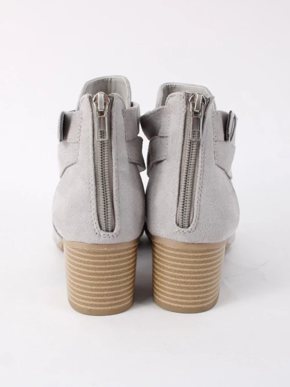 City Classified Heeled Booties Sz 10 Gray Buckled Peep Toe Man Made 2" Bootie - Picture 3 of 8